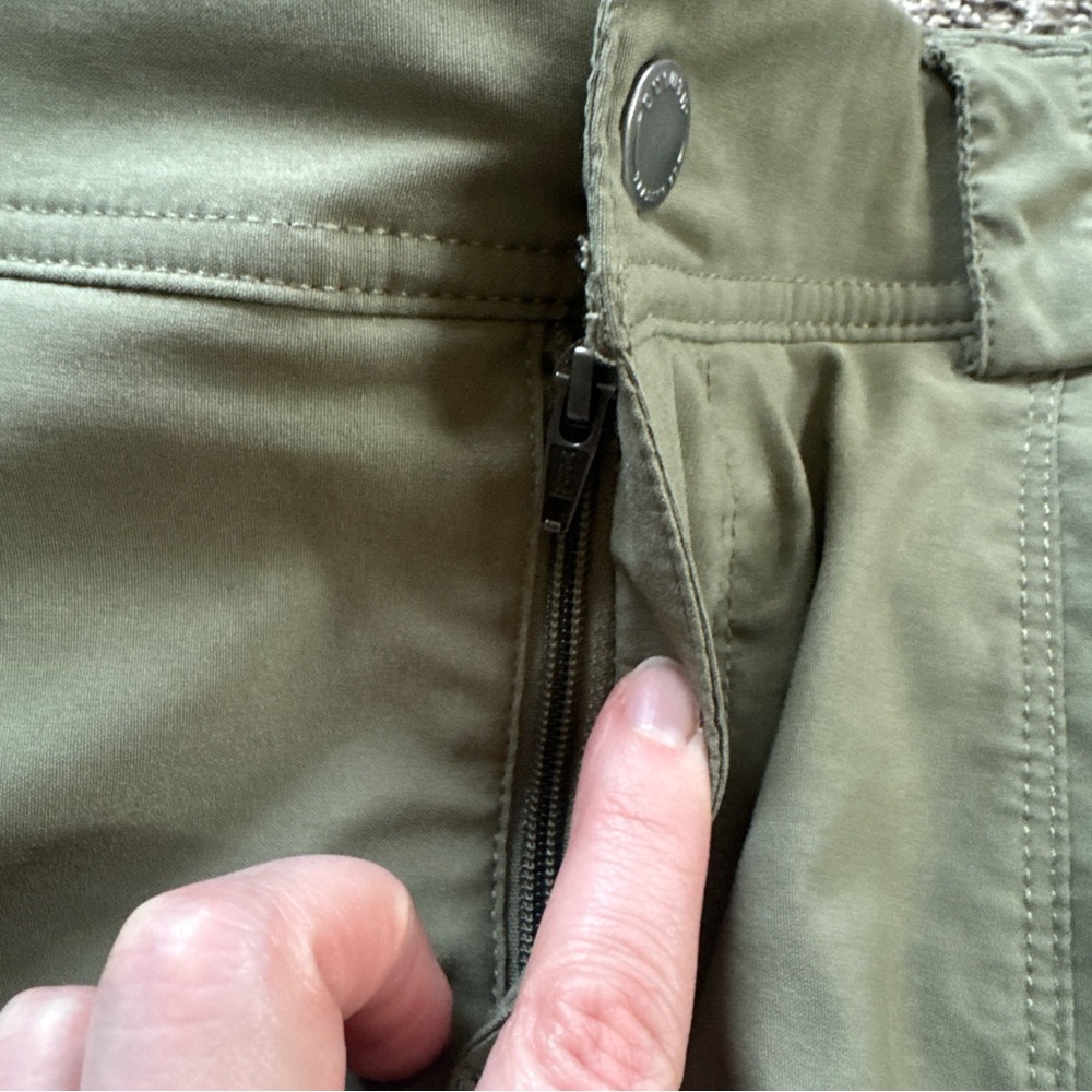Duluth Trading Co Olive Green Utility Skort with Side Zip Pocket Womens Size 8 - Picture 4 of 11